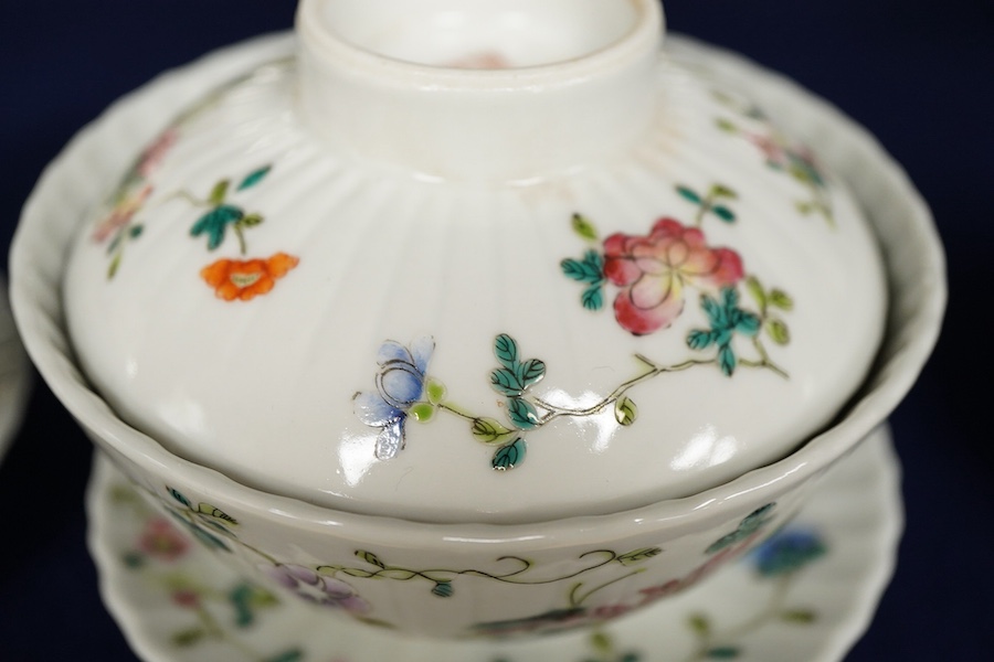 A pair of Chinese bowls, covers on stands, 9.5cm high
